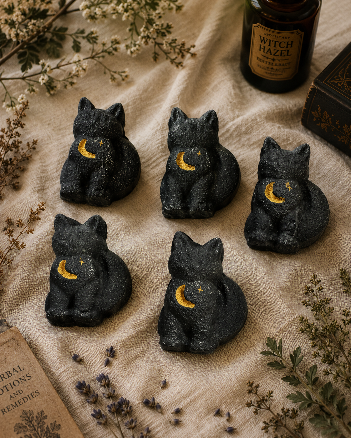 Black Cat Familiar bath bomb