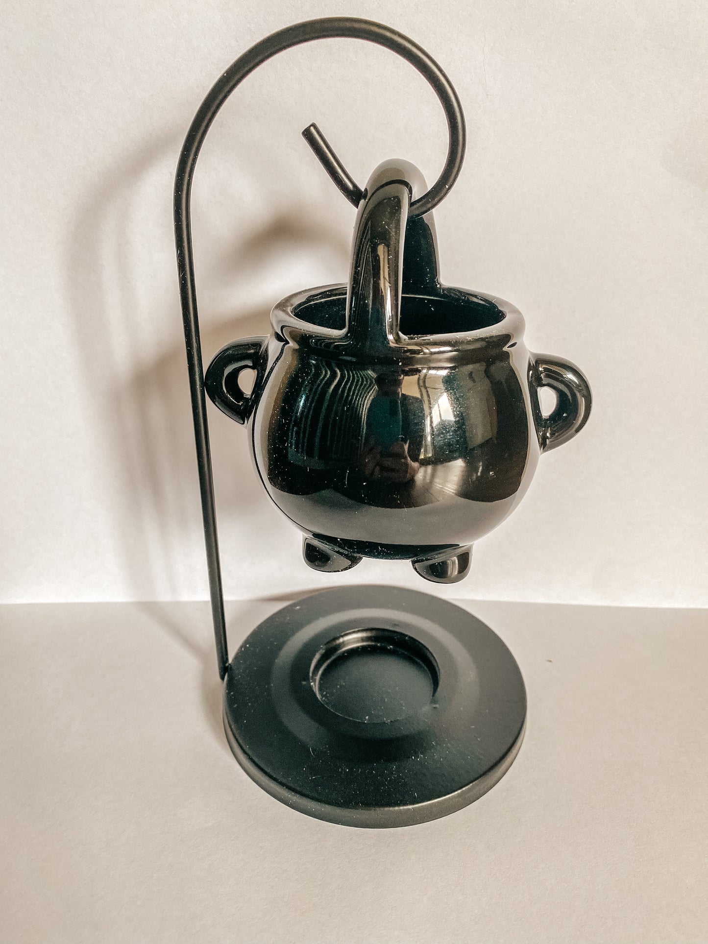 Hanging cauldron