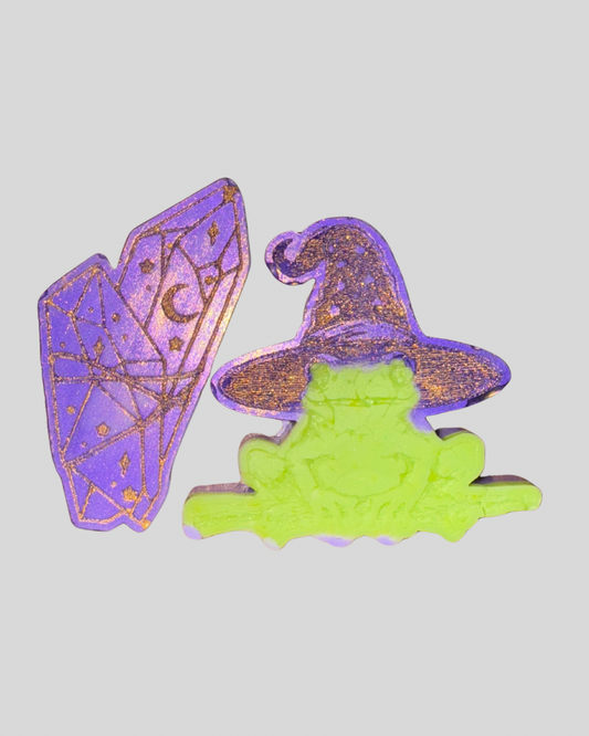 Wizard frog and his crystal
